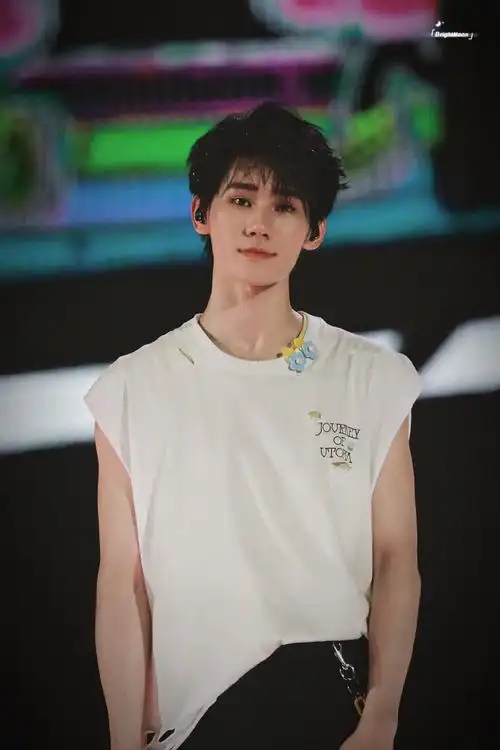 张真源海口演唱会舞台照饭拍