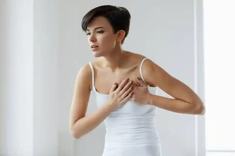 同时乳房也是一个比较脆弱的器官,也很容易发生病变,比如乳腺增生乳腺