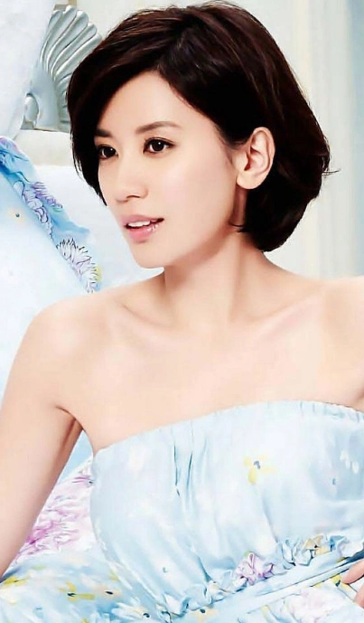 贾静雯清新淡雅的模样甜美十足!