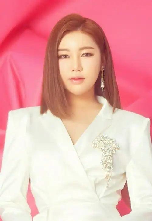 韩国歌手宋佳人确诊新冠将前往指定隔离场所接受治疗