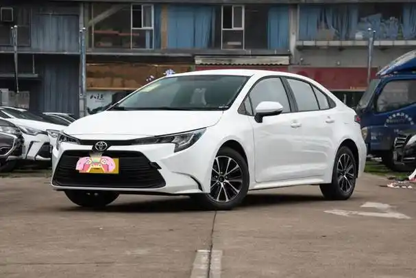 丰田良心了,降幅近3万,3套动力可选,保值又省油,实拍雷凌