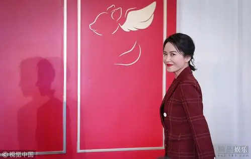 俞飞鸿穿职场套装潇洒干练化身霸道女总裁