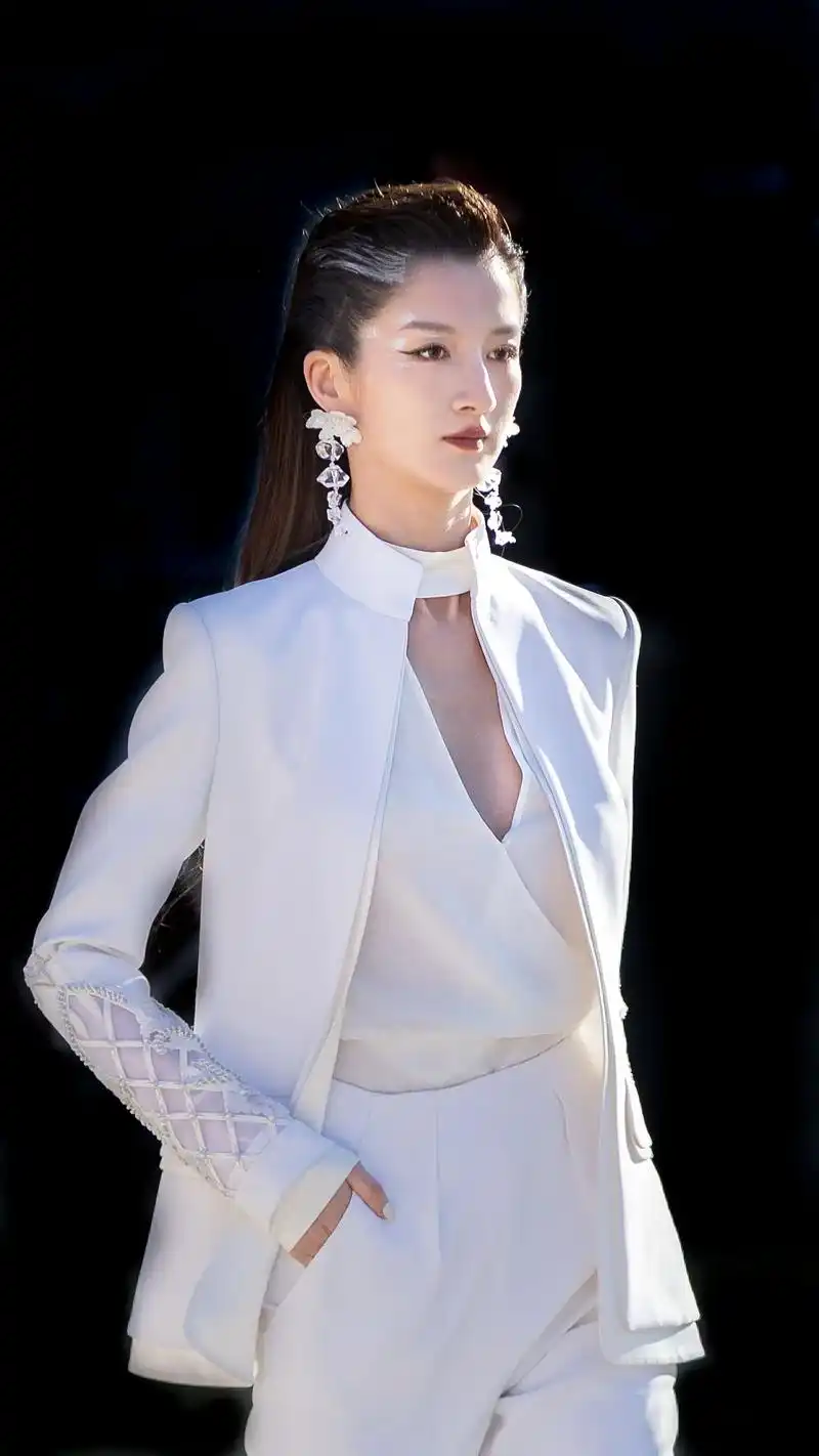 模特陈宝月在盖娅传说中走秀.3-18在隆福文化中心举办的北京 - 抖音