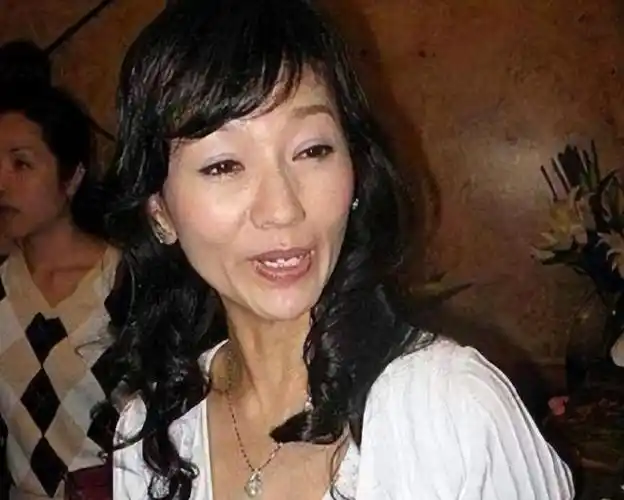 看看赵雅芝卸妆后,再看许晴,俞飞鸿卸妆后,确定是同一个人吗?