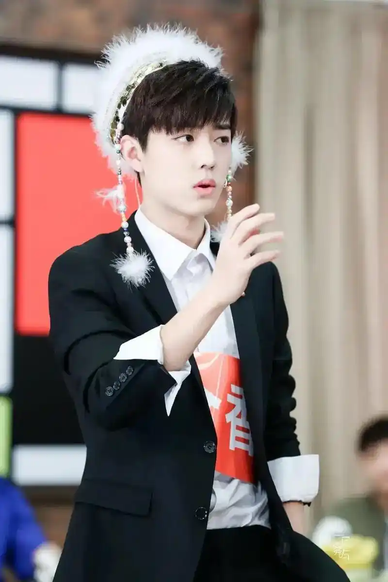 肖战图集|原来"肖美人"的称号是这么来的