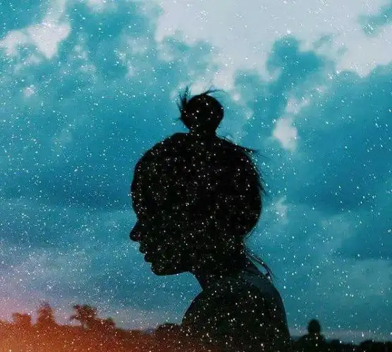 你的背影里隐藏着悲伤