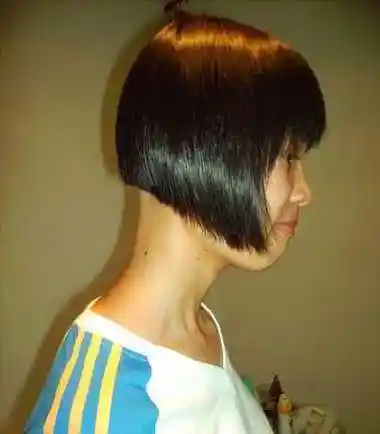 女生齐刘海掏空短发发型掏空效果的女生短发波波头发型,什么样的效果