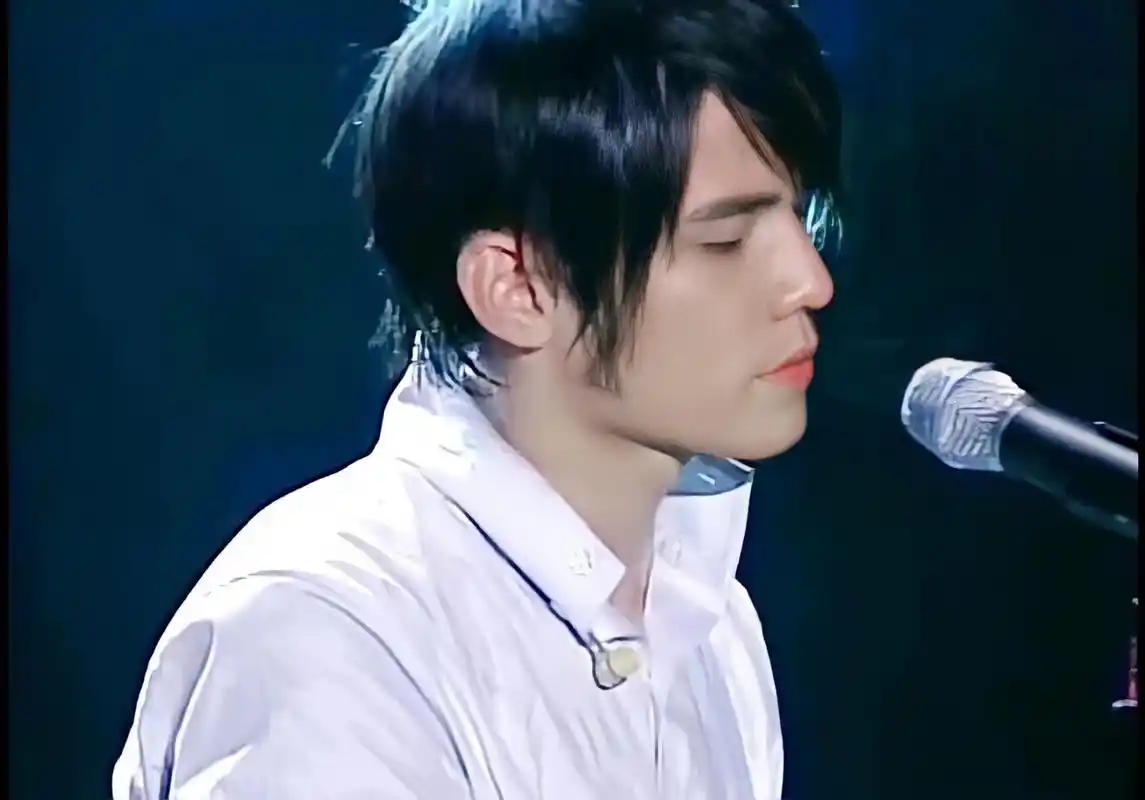 可以拿来当壁纸头像哦! #周杰伦