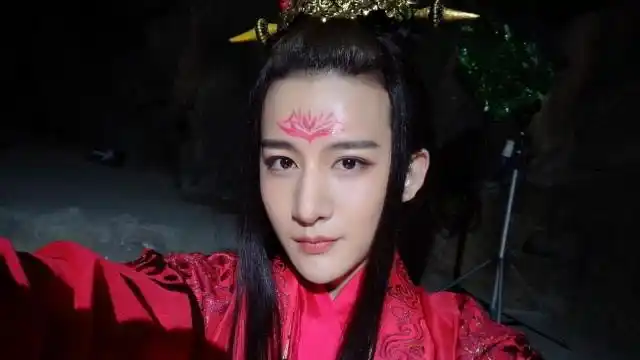 他20岁靠反串成名,来看小灿反串合集,确定这是男的?