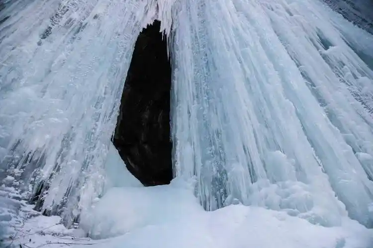 距离长白山不远处,有个地方叫望天鹅,冬天冰瀑连绵让人乐不思归_风景