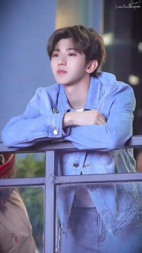 2018蔡徐坤《快乐大本营》录制_高清图片大全-爱豆app