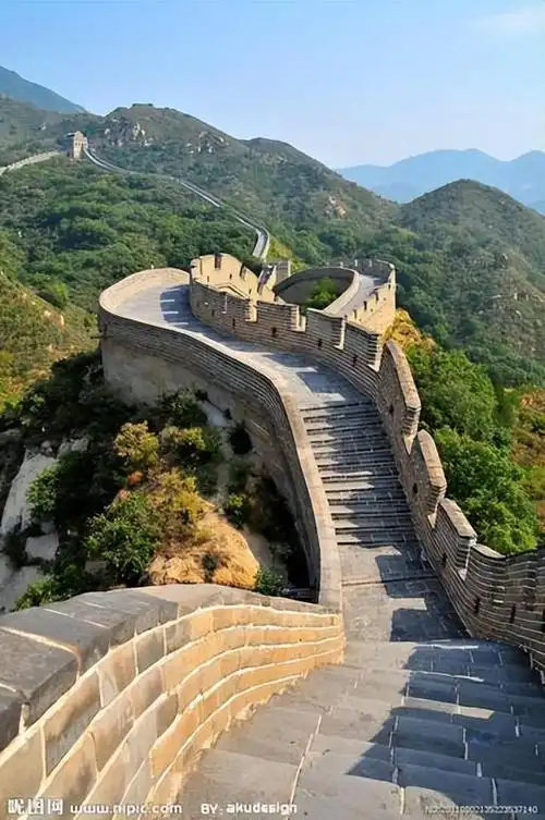 长城距今两千多年为何从不倒塌原来秦始皇用了一个残忍的方法