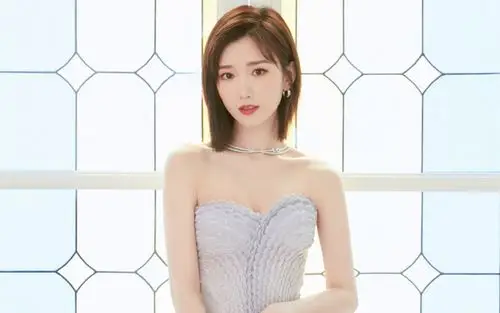 毛晓彤紫色长裙优雅写真桌面壁纸