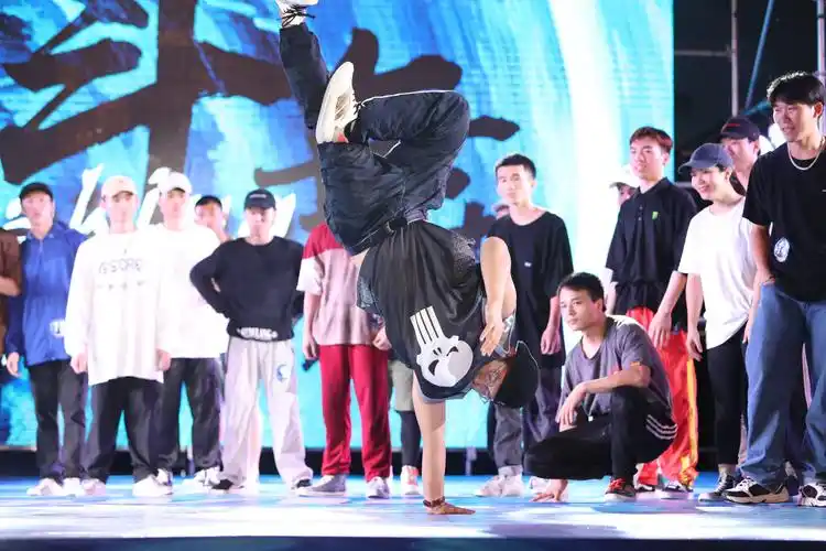 "2019白沙门公园街头舞王挑战赛"街舞之夜震撼开场