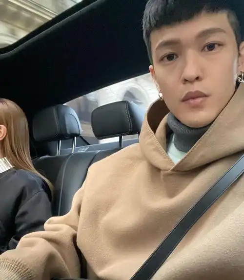 组图:邓紫棋男友晒两人久违同框照 低调秀恩爱撒狗粮