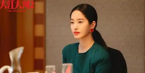 前男友就没有丑的,从李现到张云龙再到侯雯元,都是拥有180 身高的腹肌