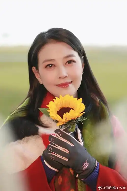 搭档罗嘉良深夜发文哀悼周海媚永远怀念愿一路走好