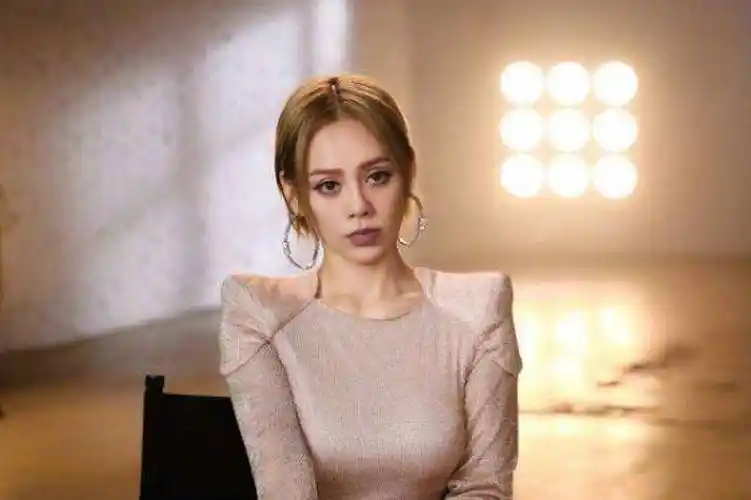 打破成见的姐姐们:万茜又黑又红,宁静的表现才叫real