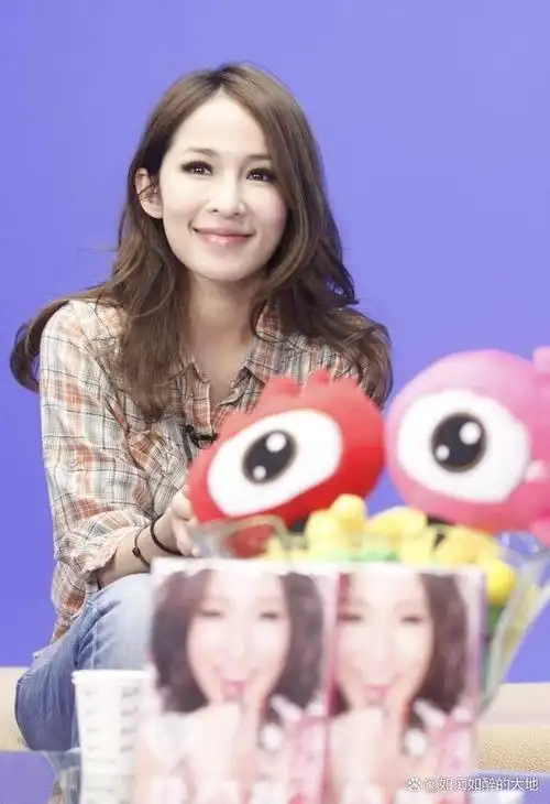 萧亚轩五官变样认不出美颜后成蛇精脸头发稀疏跟之前判若两人