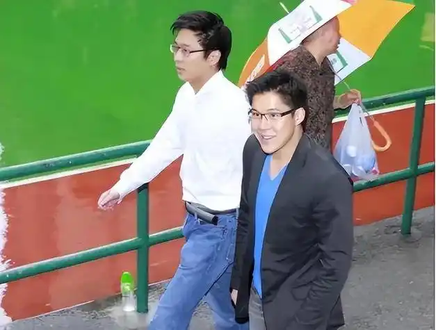 36岁霍启仁求婚成功,霍启刚郭晶晶乐开花,女网友:霍启山留给我