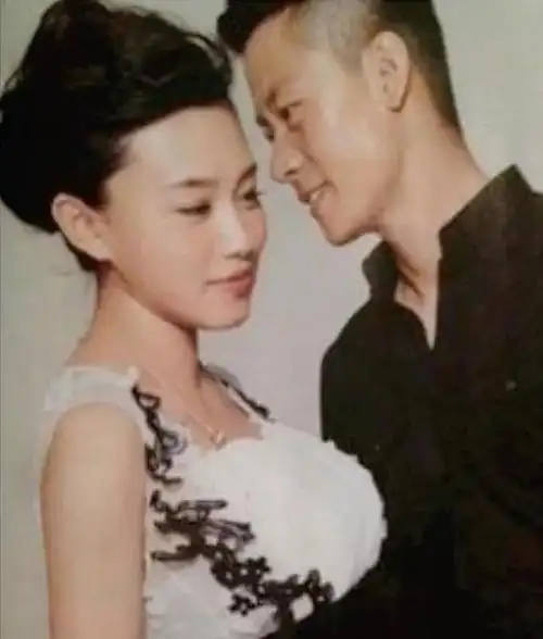 演员李健长相帅气戏也好42岁因狂飙走红娶初恋生一女