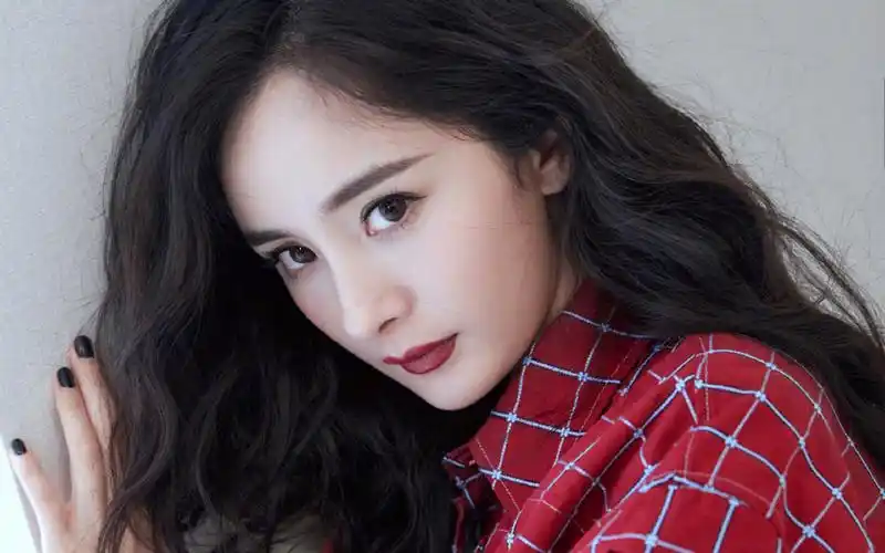 杨幂妩媚动人写真桌面壁纸 - tt98图片网