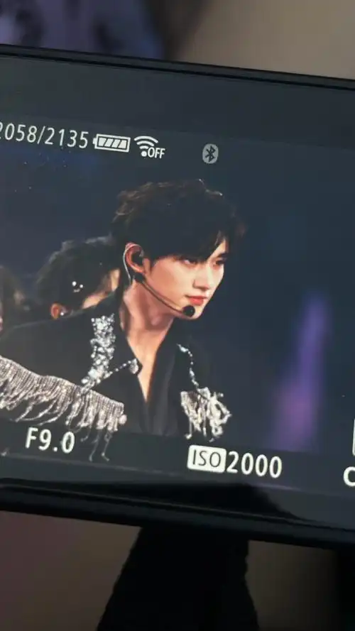 丁程鑫楼间楼重庆演唱会饭拍  开场自我介绍跟粉丝表白也太幸福了!