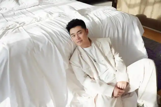 陈赫1109生日快乐#小作卡点送上赫老板@陈赫白色温度生日写真一组