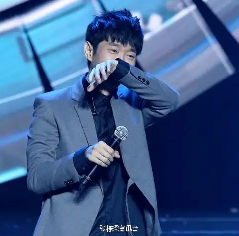 星洲网:重播当年"数来宝".张栋梁掩脸喊糗