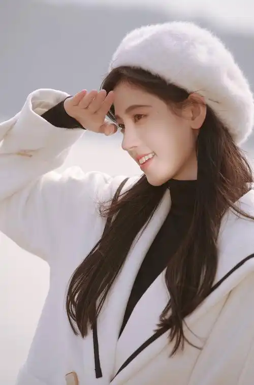 初恋脸来啦鞠婧祎水手服造型氛围感满满笑容超甜