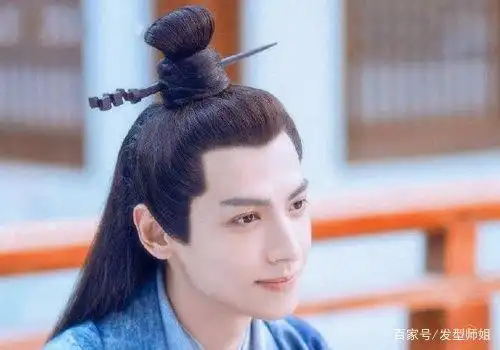 罗云熙第三部古装剧终成男主 古代男子发型发髻越低越增加仙气