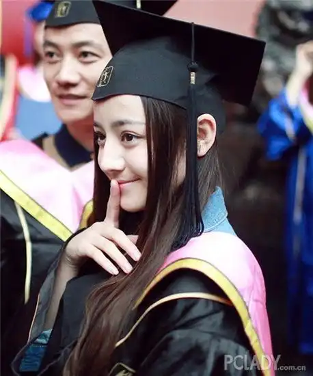 迪丽热巴学生妹发型