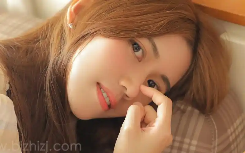 温婉清纯美女写真桌面壁纸