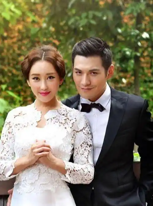 严屹宽和杜若溪节目中大秀恩爱,叫对方宝宝,42岁被老婆宠成孩子_夫妻