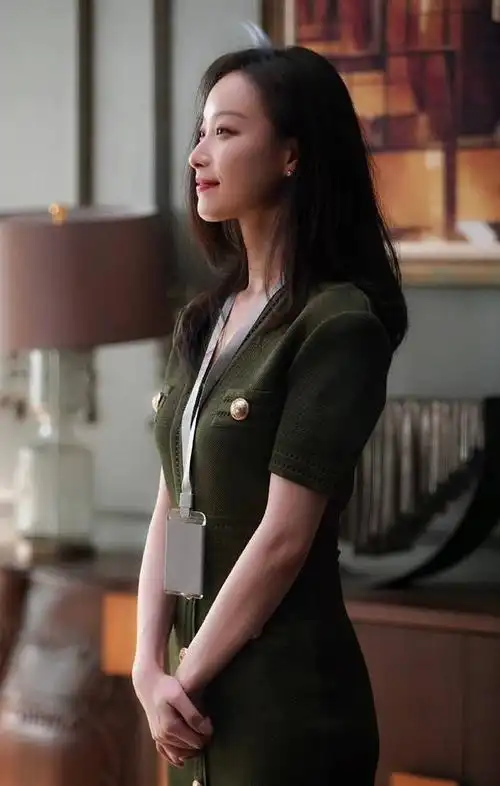 倪妮《流金岁月》造型解析,学衣架子朱锁锁搭配,将精致进行到底