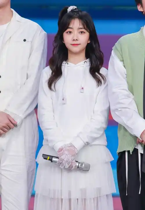 原创谭松韵的脸是吃了防腐剂吗节目晒出特写镜头仿佛开了大头特效