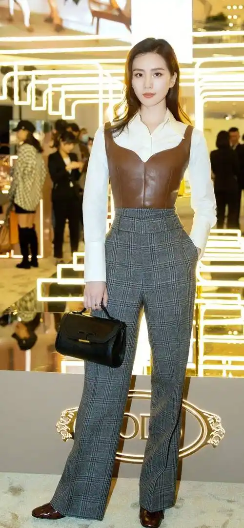 36岁刘诗诗身材和气质绝了!穿"马甲 衬衣"洋气又减龄,好惊艳