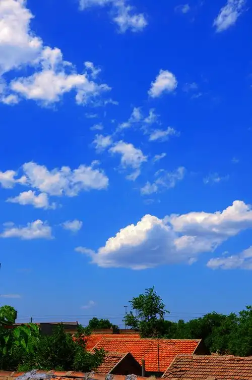 自家阳台拍摄久违的蓝天白云