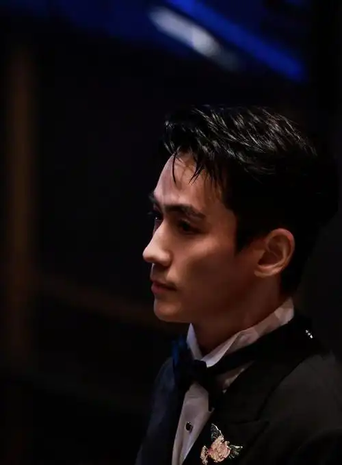 朱一龙二月你好侧颜写真好帅呀!收集一波王炸侧颜神图