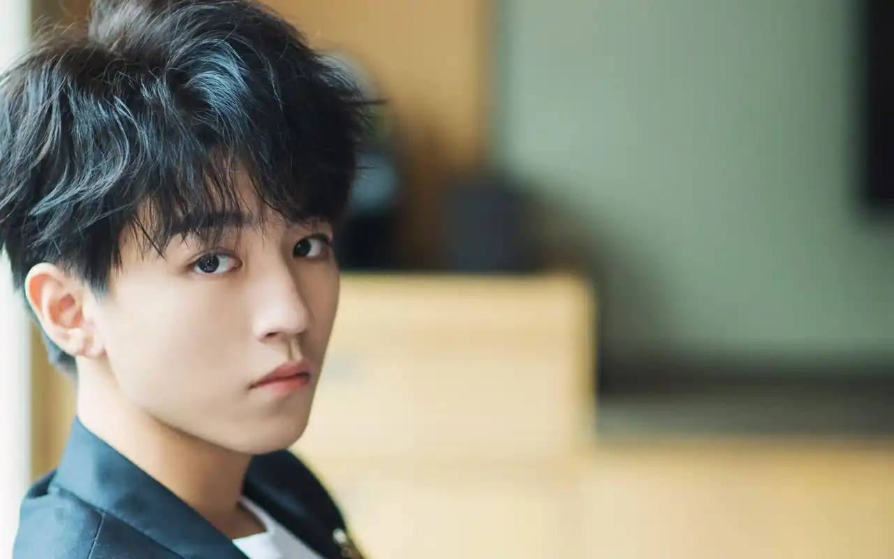 tfboys王俊凯帅气西服写真高清壁纸,大陆明星,高清,帅气,写真,tfboys