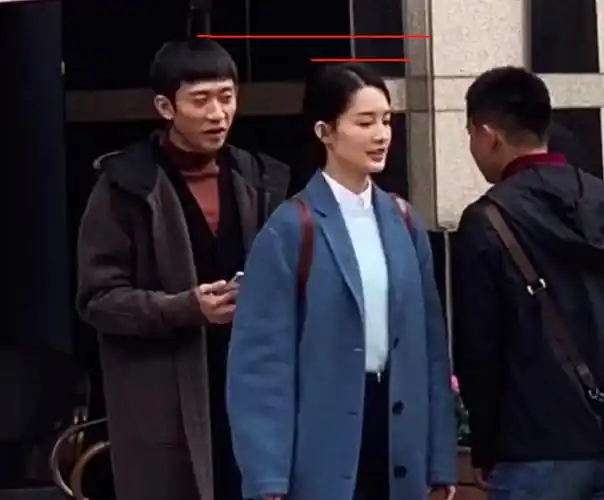 张一山身高176cm,李沁身高166cm,站一起时的身高差很明显