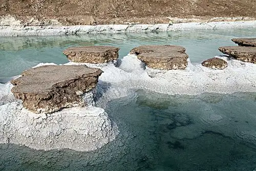 罗布泊卤水盐池_全景网