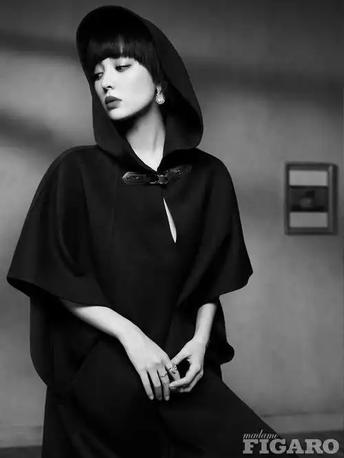 古力娜扎尝试波波头短发 彰显个性又不失气质