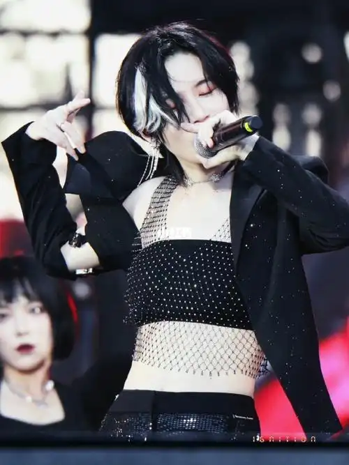 陆柯燃打歌舞台