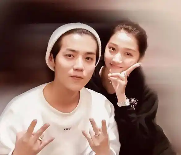 鹿晗方发声否认_生日_刘大锤_网友