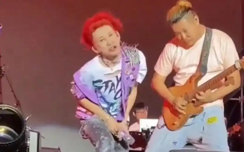 小鬼亡灵波空气吉他:吉他太极端了