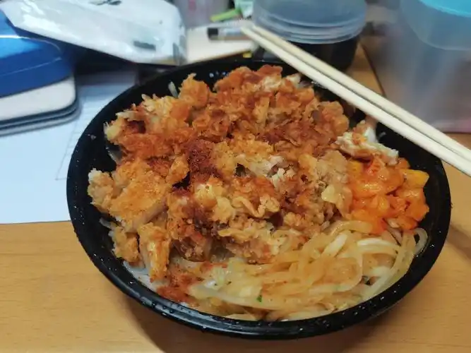 香辣味脆皮鸡拌饭