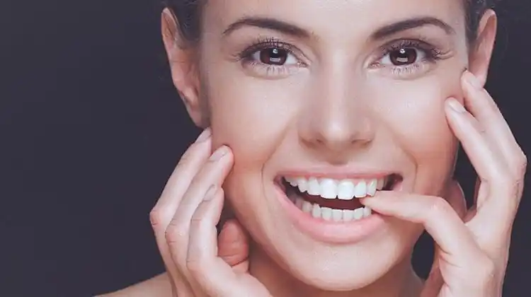 净白牙齿好物自信笑容绽放