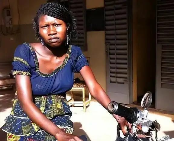 武大校花陈怡远嫁非洲被逼卖淫有家也难回父亲抑郁而终