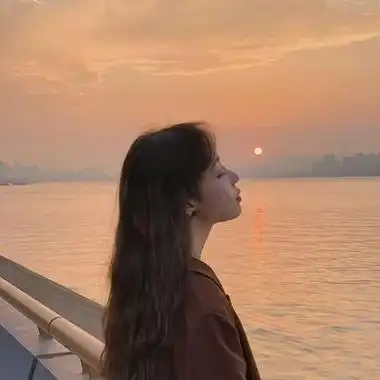 女生头像晚霞高清唯美侧脸看夕阳余晖的女生头像图片